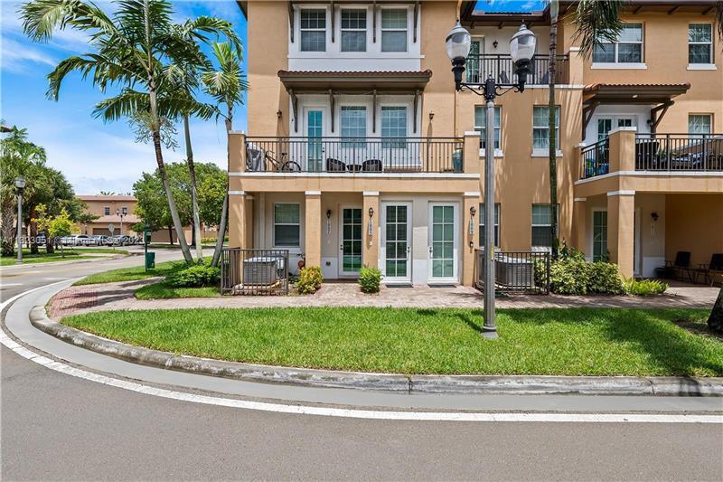 Foto principal - 1005 SW 147th Ave