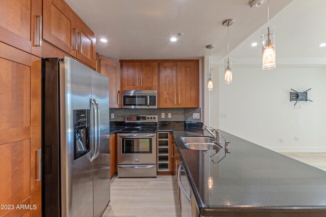 Foto del edificio - 7502 E Earll Dr