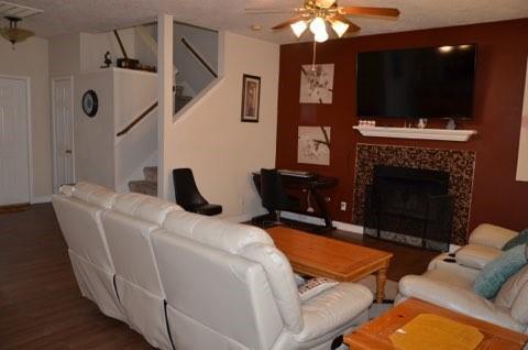 Foto del edificio - 1410 Rocky Glen Ln