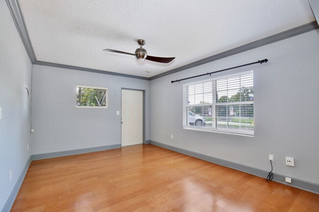 Building Photo - Spacious 1/1 Modern Condo in the Heart of ...
