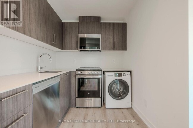 Building Photo - 2ND FLOOR - 35-851 SHEPPARD AVENUE W