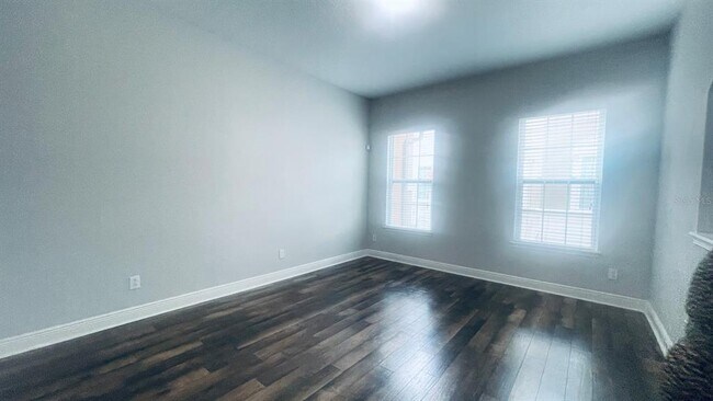 Foto del edificio - 1056 Parma Cir