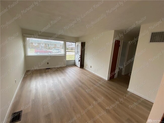 Building Photo - 563 Buttercup Ave