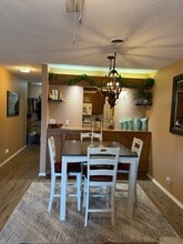 Building Photo - 135 Hillview Dr