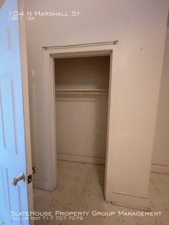 Building Photo - 1 Bedroom Apartment with private entrance