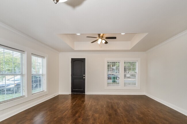 Foto del edificio - "Charming 2-Bedroom, 2-Bath Duplex in Prime Sherman Location – Your Perfect Home Awaits at 814 W....