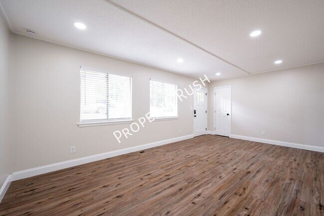 Building Photo - 7736 Holiday Hills Cir