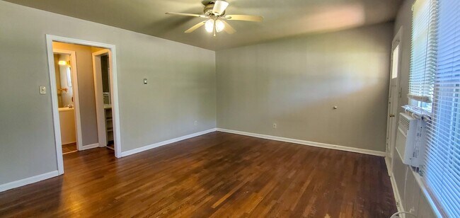 Foto del edificio - 2 bedroom 1 bath duplex in Shawnee