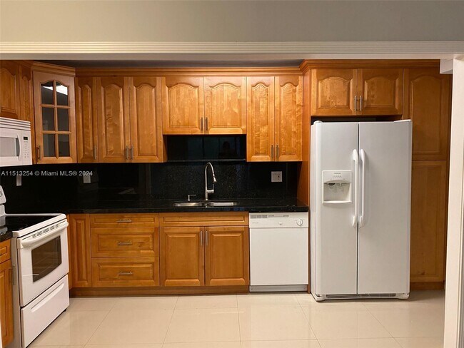 Foto del edificio - 7913 SW 104th St