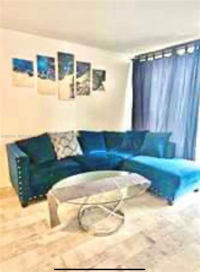 Foto del edificio - 3401 N Country Club Dr