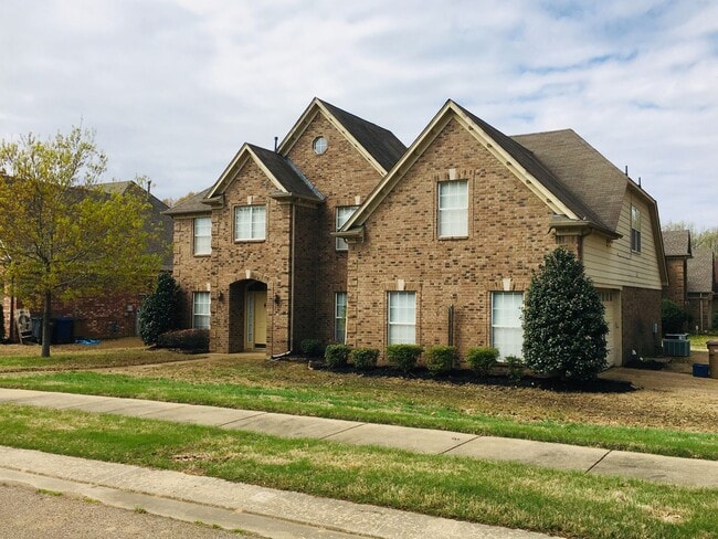 Beautiful 4br Lakeland home with a HUGE bonus room! Over 3300 sq ft! Pets are owner's approval, f... - Beautiful 4br Lakeland home with a HUGE bonus room! Over 3300 sq ft! Pets are owner's approval, f...