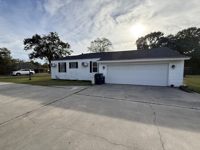 Foto del edificio - 6899 Jefferson Blvd