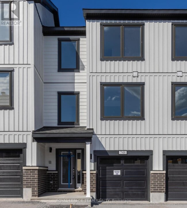 Building Photo - 748 Kinstead Private
