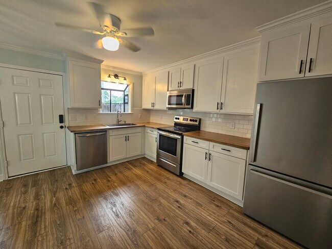 Foto del edificio - 634 Cobblestone Dr