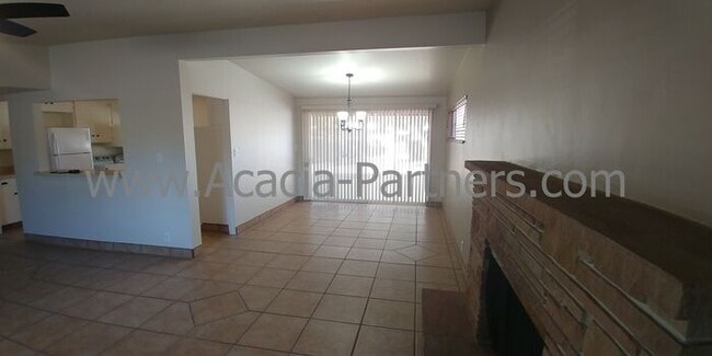 Foto del edificio - Centrally Located Three Bedroom/Two Bath Home