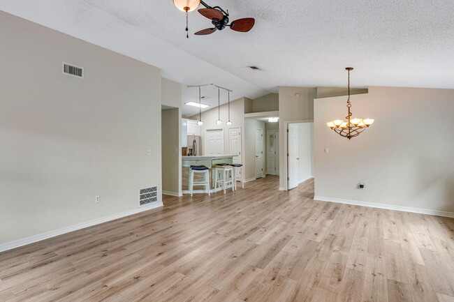 Foto del edificio - 126 Windrift Dr