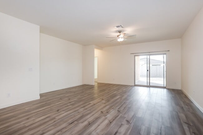 Foto del edificio - 24567 W Alta Vis Rd