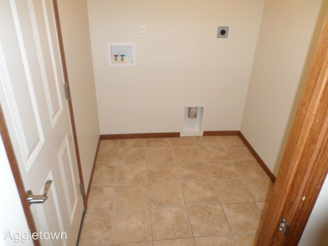 Foto del edificio - 523-523 Stonemont Dr