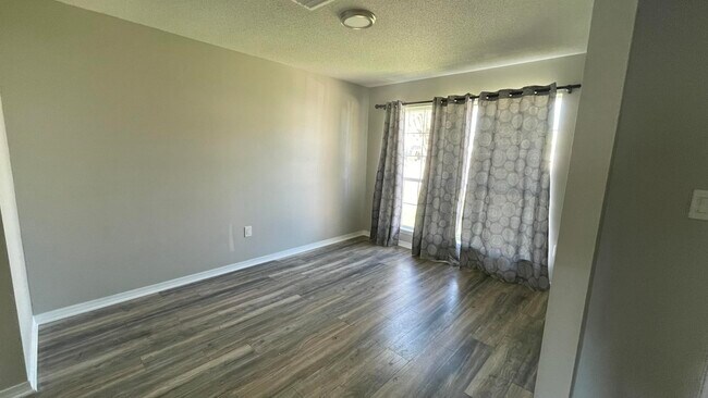 Building Photo - 463 Sandy Ridge Cir