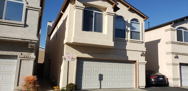 Foto del edificio - 2361 Austinbrook Ct