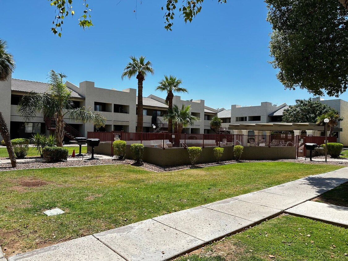 Primary Photo - Great 2 Bedroom 2 Bathroom Gated Condo W C...