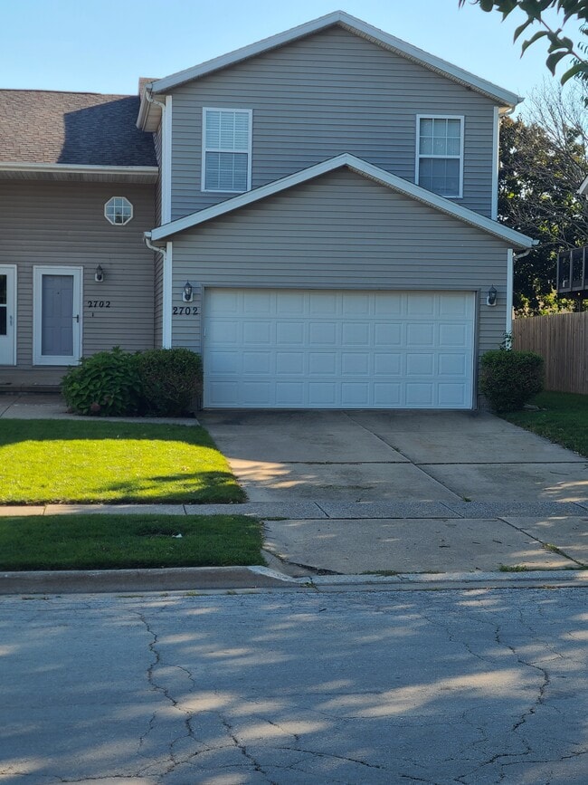 Building Photo - 2702 Carrington Ln
