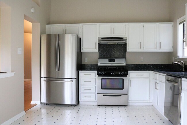 Foto del edificio - Lovely 3 bed, 2 bath with fenced yard minutes from everything in Durham!