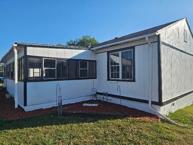 Foto del edificio - 319 S Ash St