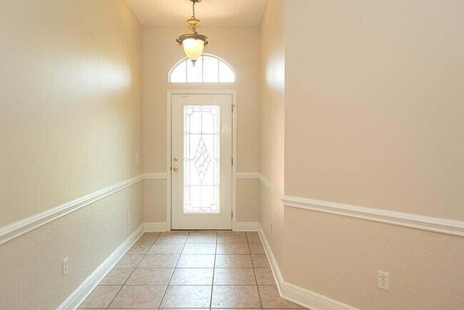 Foto del edificio - Spacious 4-Bedroom Sanctuary in gated comm...
