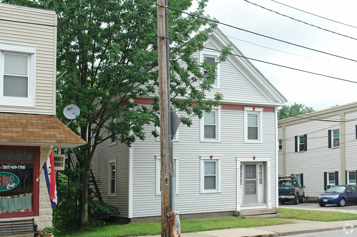 Building Photo - 450 Main St