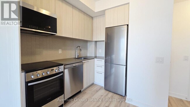 Photo du bâtiment - 7437 Kingston Rd