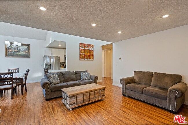 Building Photo - 5950 Canterbury Dr