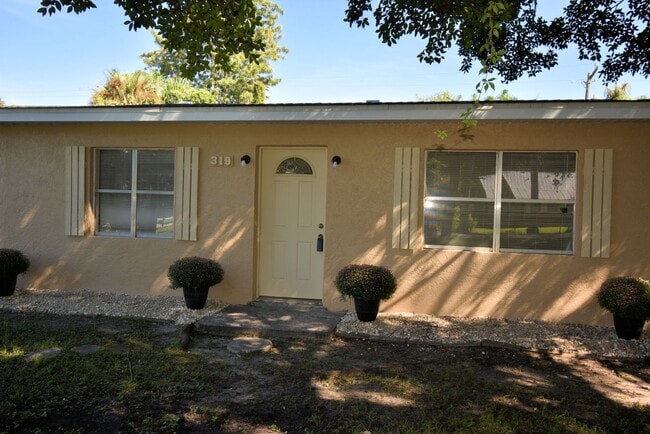 Building Photo - Newer flooring  3/1 off Palm Beach Blvd