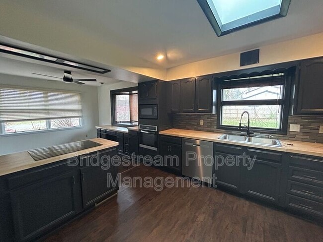 Foto del edificio - 7201 Englewood Dr