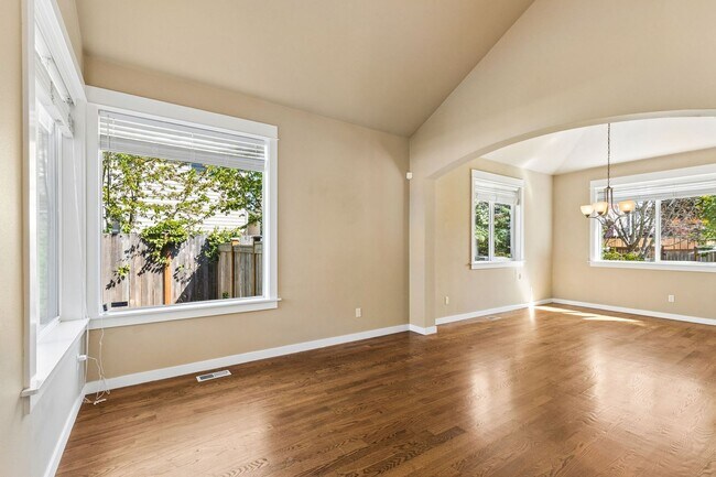 Foto del edificio - 5 Bedroom 3 Bath Home in Bothell Beaumont Sub Division $4300