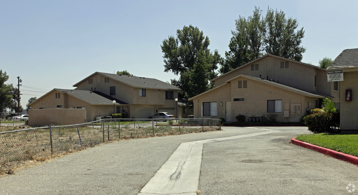 Primary Photo - Cottonwood Apartment Homes