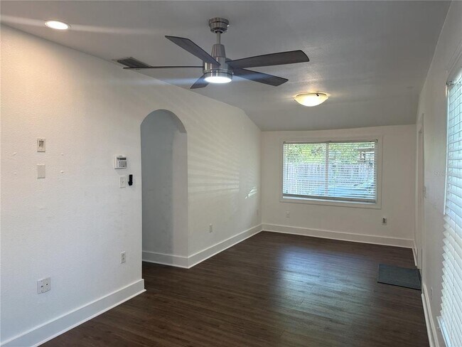 Foto del edificio - 2909 E Jefferson St