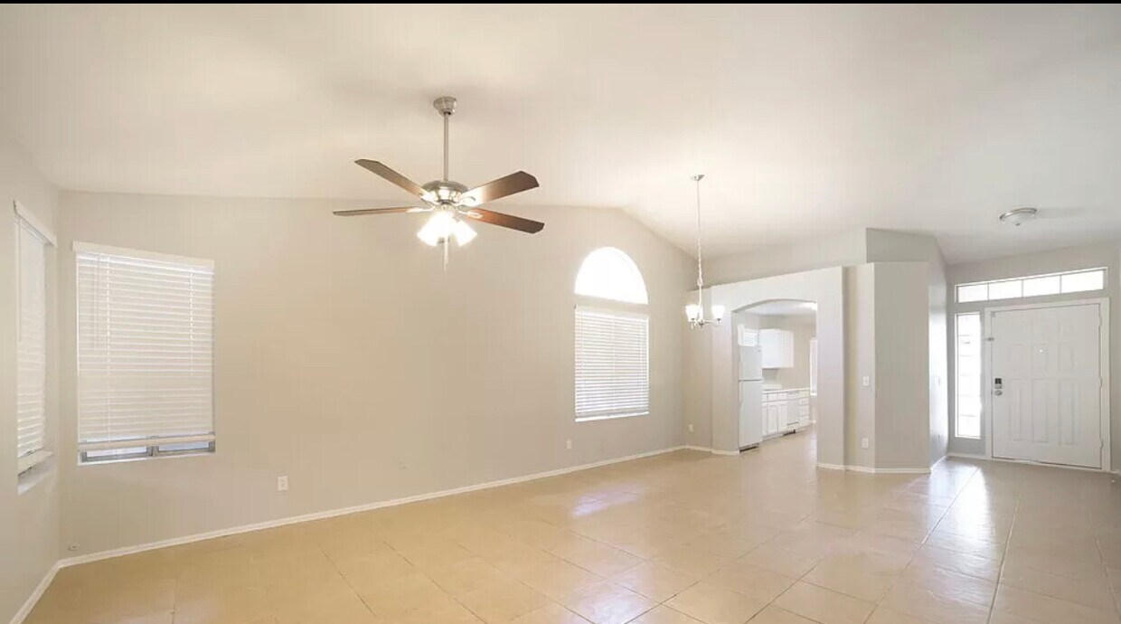 8556 W Ocotillo Rd, Glendale, AZ 85305 House Rental in Glendale, AZ