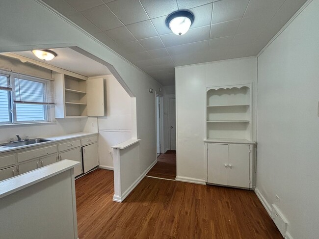 Building Photo - 15785 Pinehurst St