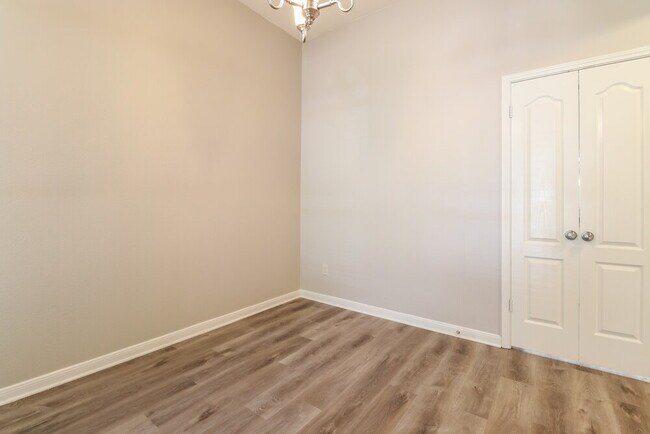 Foto del edificio - 3723 Eagles Nest St