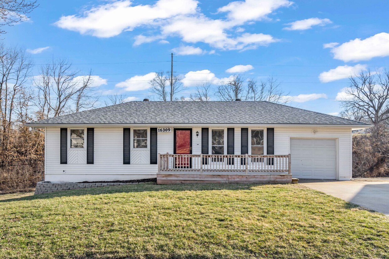16309 S Queen Ridge Dr, Independence, MO 64050 House Rental in