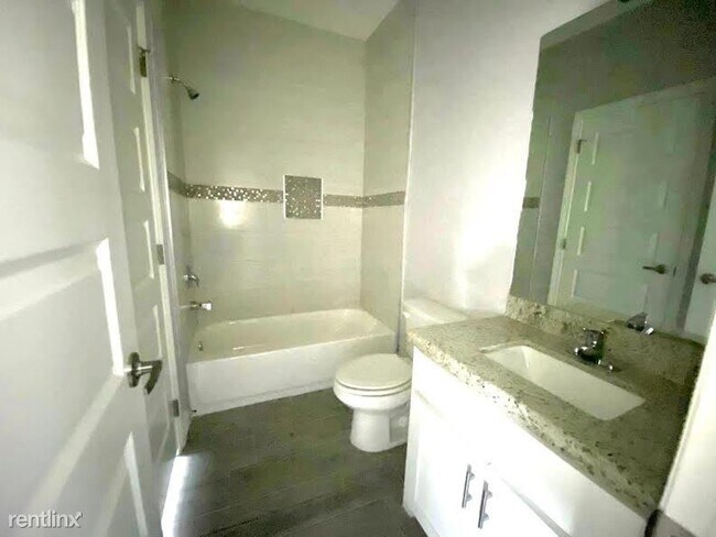 Building Photo - 2 br, 2 bath Apartment - 1905 Canyon Dr