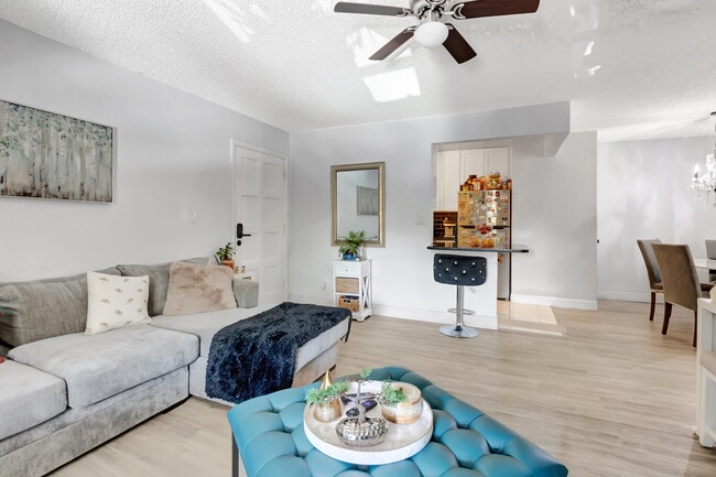 Foto del edificio - 1124 NW 13th St