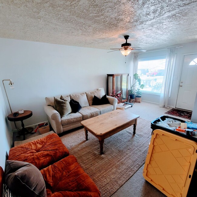 Foto del edificio - Private East Murray Home with HUGE yard!