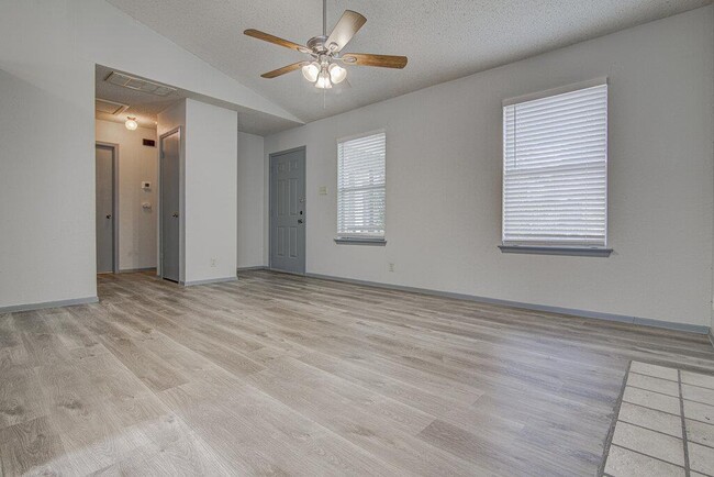 Building Photo - 9624 Sugar Hill Dr