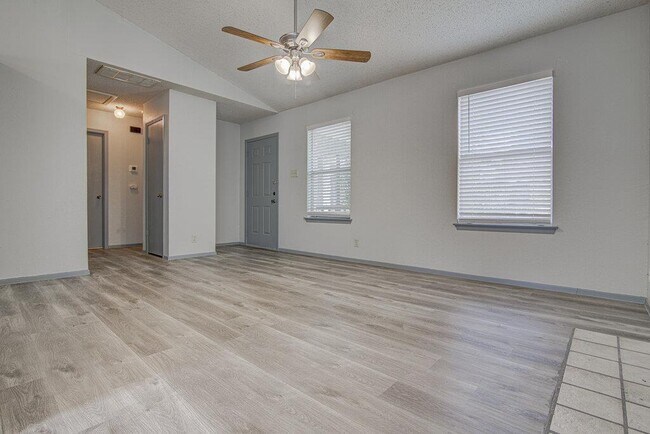 Foto del edificio - 9624 Sugar Hill Dr