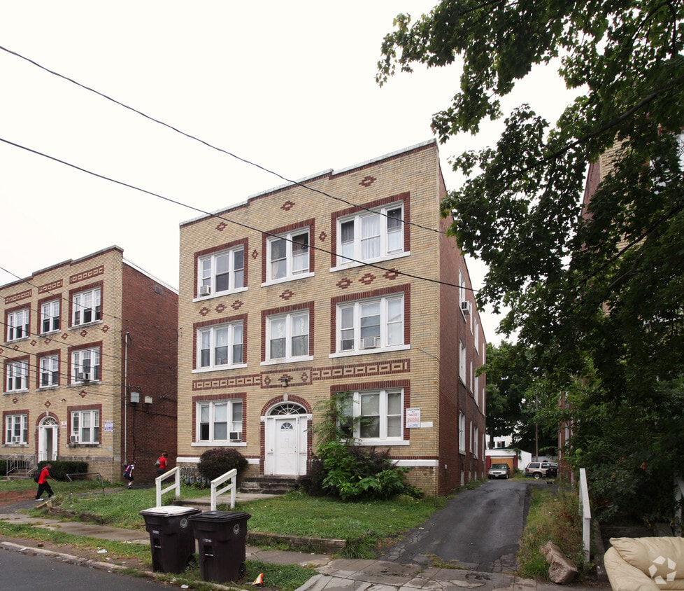 Building Photo - 28 Wilcox St