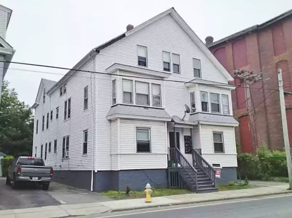 Foto del edificio - 390 Metacom Ave
