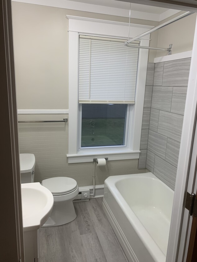 Renovación completa en el baño - 1686 Lincoln Hwy E