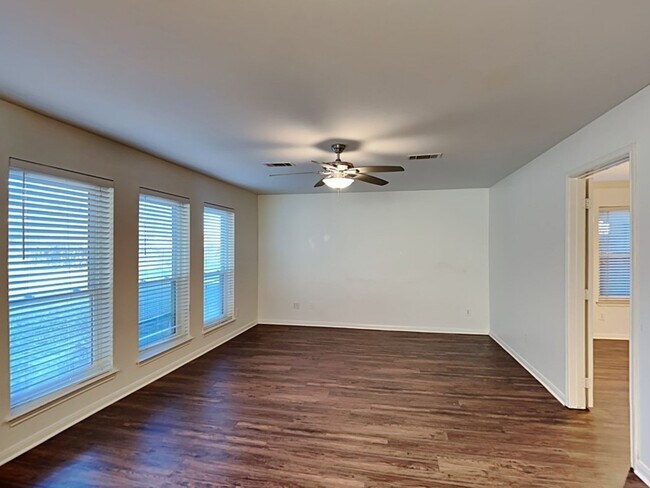 Building Photo - 31442 Camden Village Dr